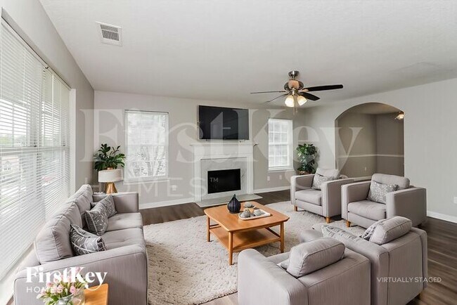 Foto del edificio - 444 Birchwood Dr