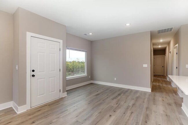 Building Photo - 1643 S Limuel Cir