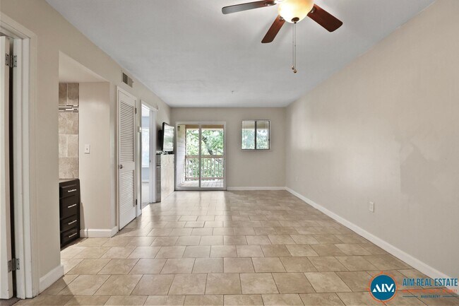 Foto del edificio - Move-In Ready 2 Bedroom Condo – Steps from Port Royal Sound - Available Now!