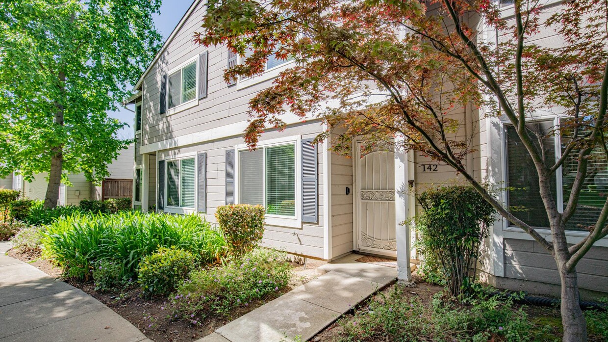 Foto principal - 142 Village Ct