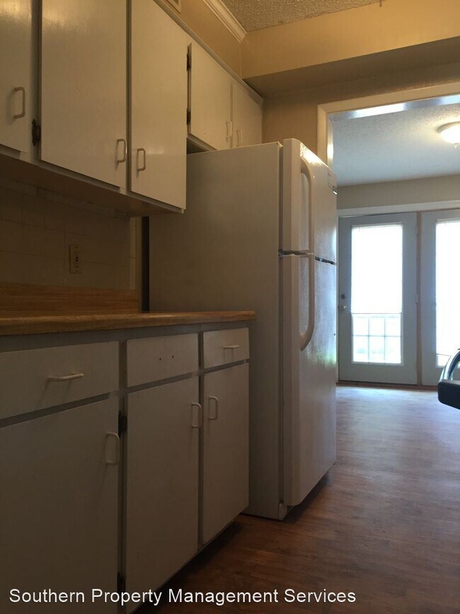 Building Photo - 2 br, 1.5 bath House - 113 Valley Road