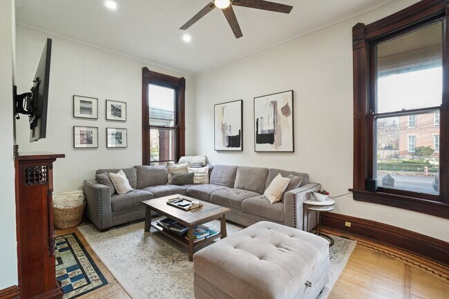 Foto del edificio - 77 W 2nd Ave