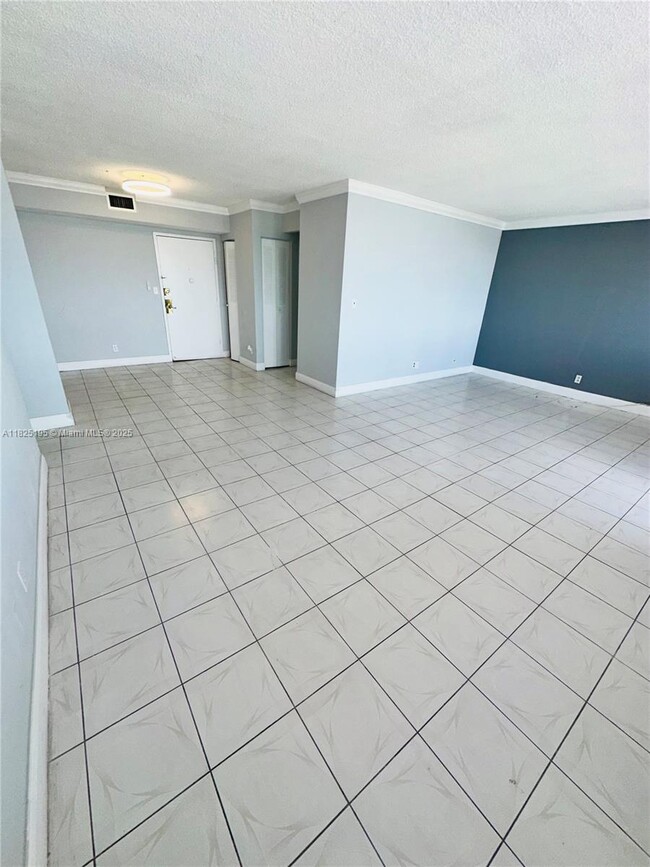 Foto del edificio - 2025 NE 164th St