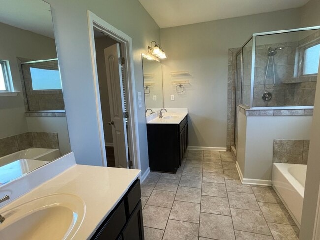 Building Photo - Bethel Park Subdivision! Four Bedrooms!
