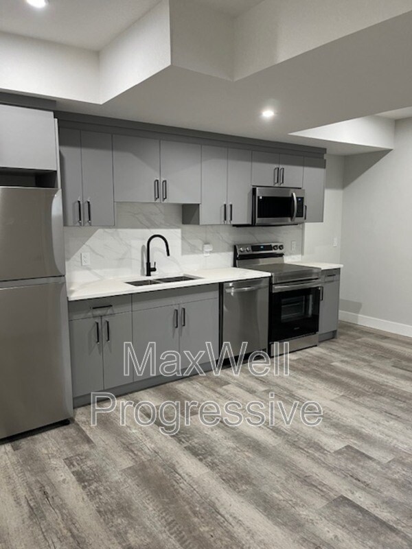 Photo du bâtiment - 12901-1123A 123a St NW