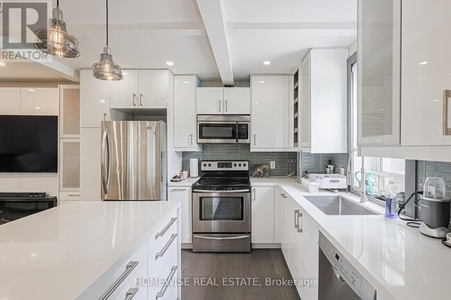 Building Photo - 2603-2603 Bathurst St