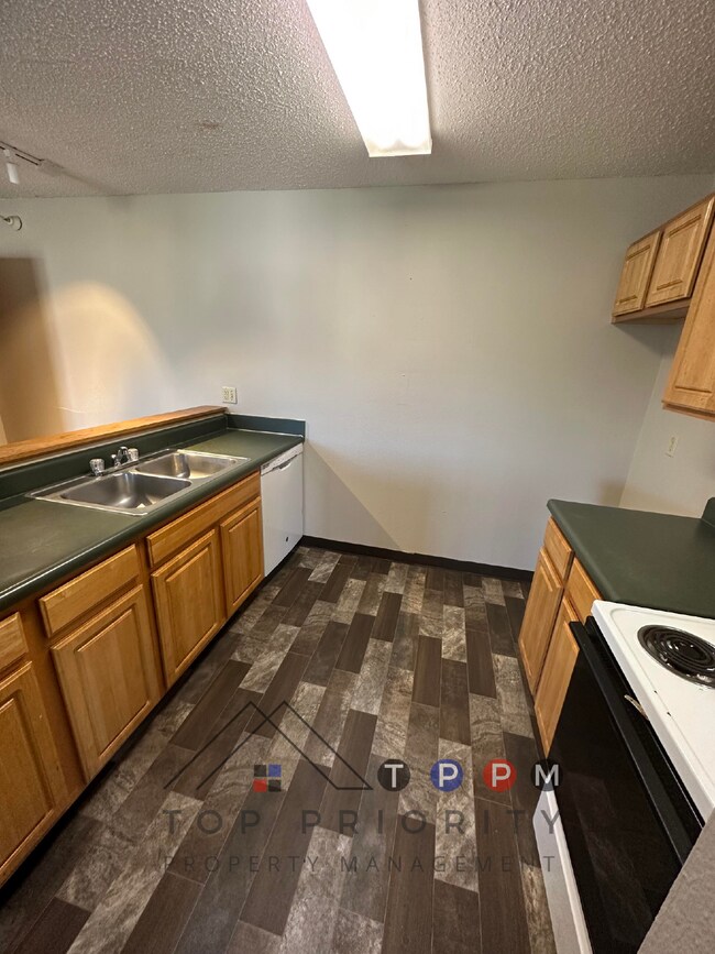 Building Photo - 2 Bedroom | 1 Bathroom Unit in Oelwein Ava...