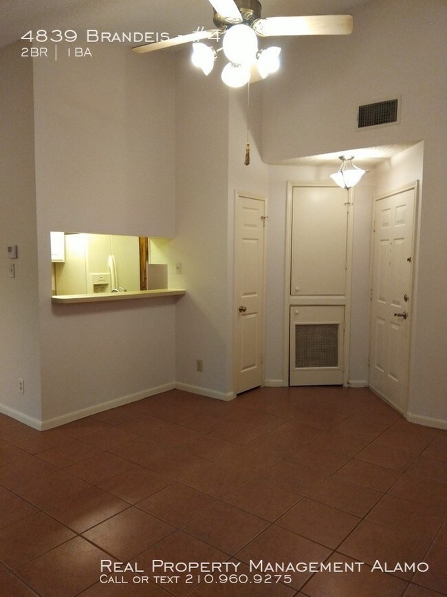 Foto del edificio - 4839 Brandeis St