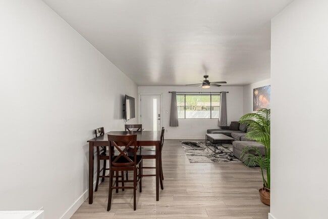 Foto del edificio - 6622 E Avalon Dr