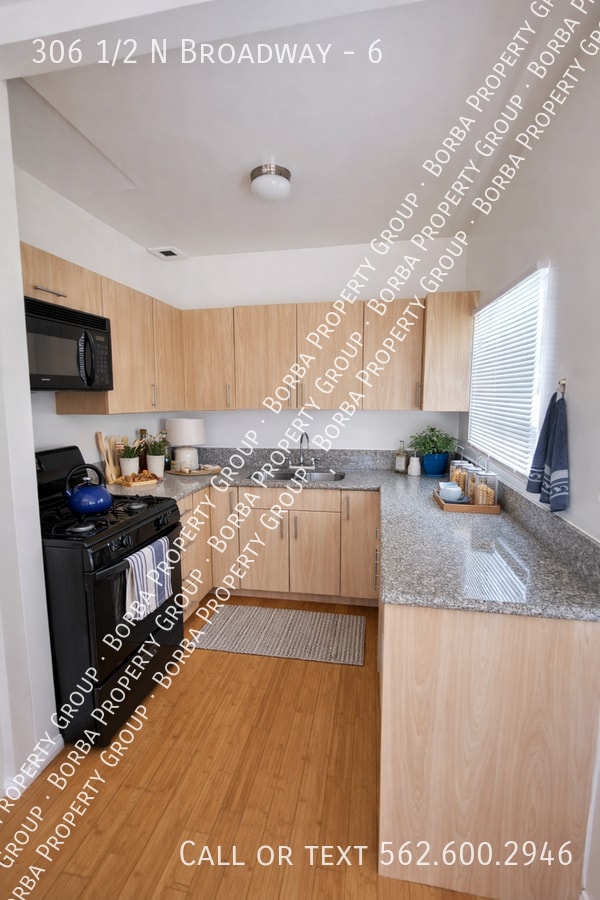 Photo - 306 1/2 N Broadway-6 Apartment