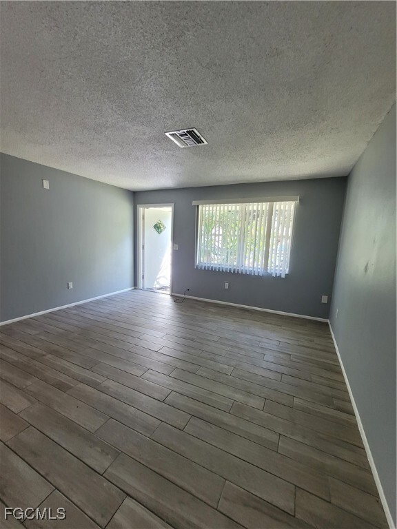 Foto del edificio - 1865 Lavonia Ln