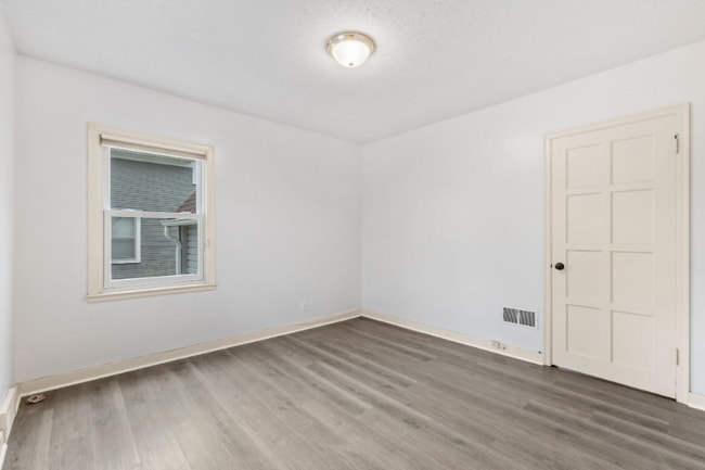 Building Photo - 1936 N Park Ave