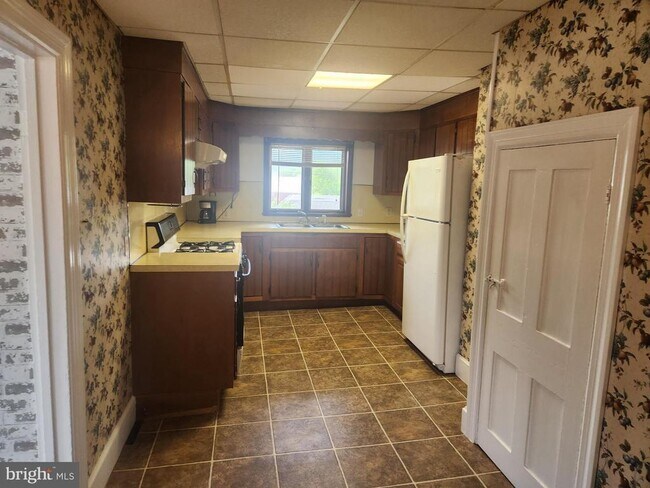 Building Photo - 4 Tressler Rd