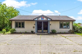 Building Photo - 2406 Schumacher Dr