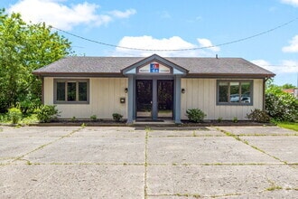 Building Photo - 2406 Schumacher Dr