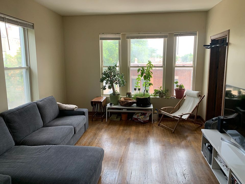 Primary Photo - 3100 W Diversey Ave