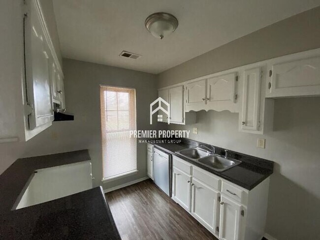 Building Photo - 3435 Shadow Oaks - Available Now!
