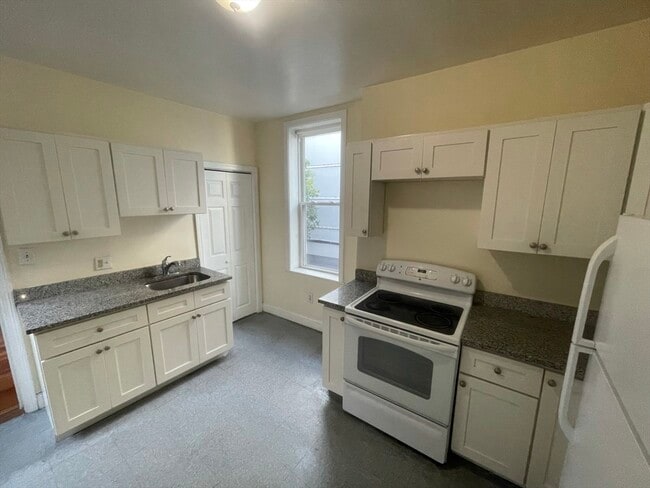 Building Photo - 1441 Tremont St