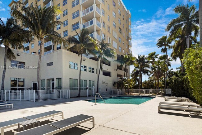 Foto del edificio - 1625 Kennedy Cswy