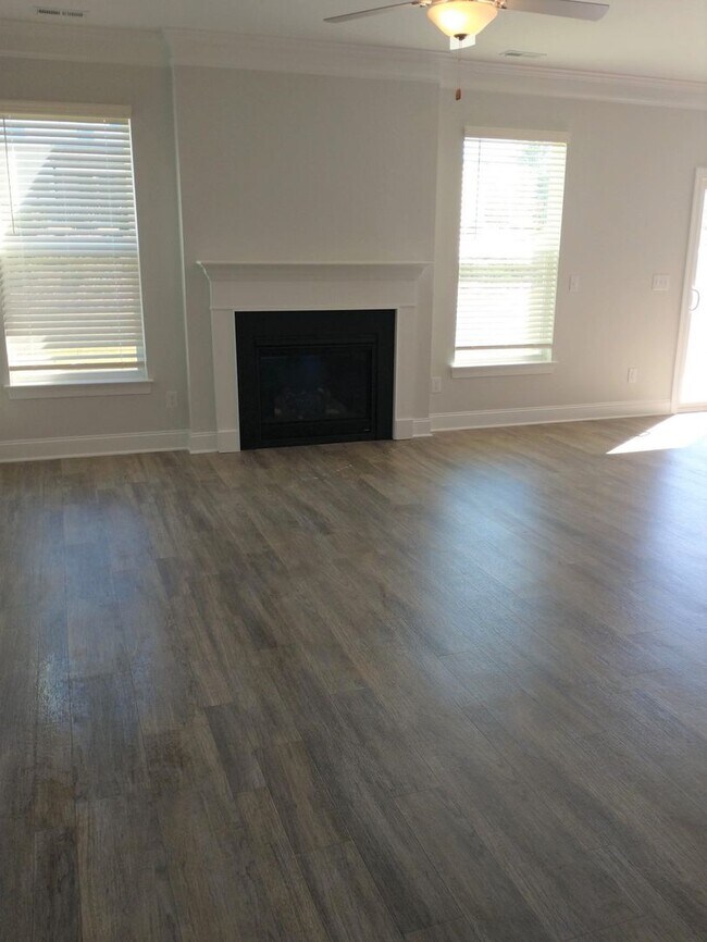 Foto del edificio - Beautiful Home in Gardner!  4 bedroom 3 fu...