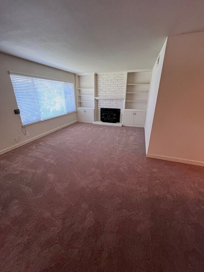 Building Photo - NICE HOME IN FAIR OAKS WITH POOL!!