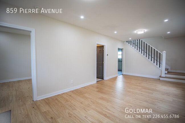 Building Photo - Desirable Walkerville 4 bedroom 3 bathroom home with basement