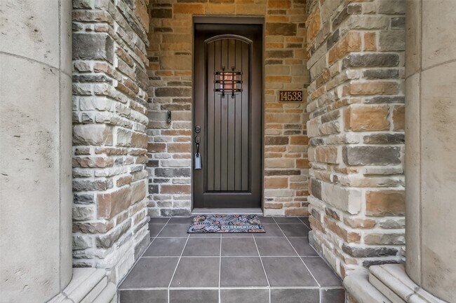 Foto del edificio - 14538 San Pietro Dr