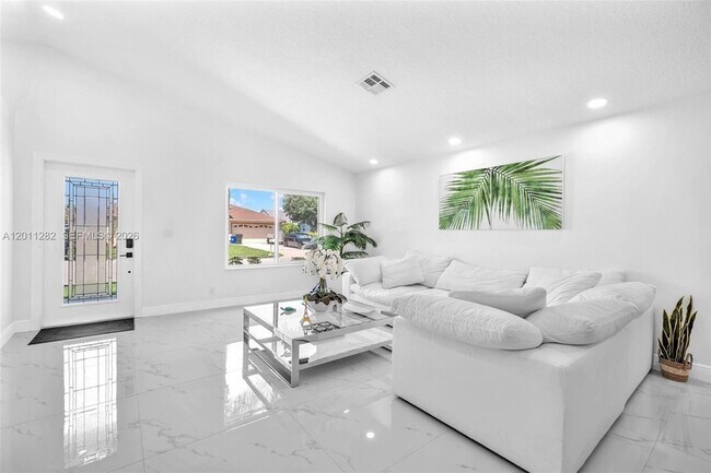 Foto del edificio - 252 Malibu Cir