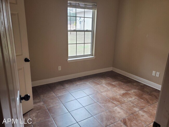 Building Photo - 104 Westfields Cr