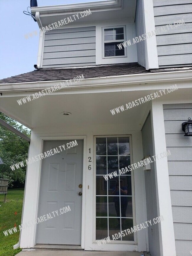 Foto del edificio - Spacious and Modern Duplex in North Olathe-Available NOW!!