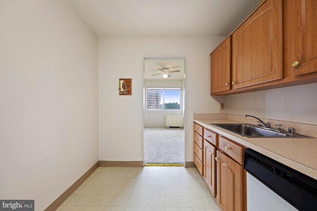 Foto del edificio - 1121 University Blvd W