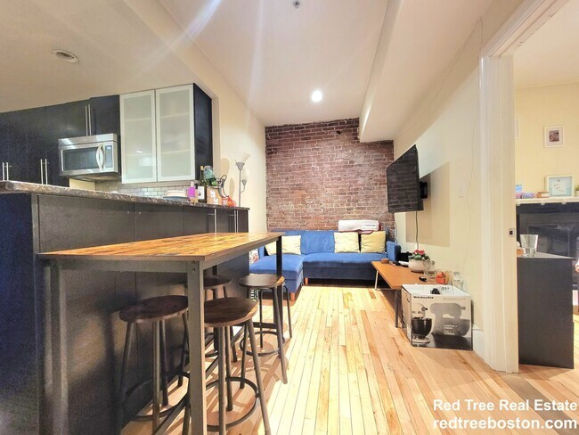 Building Photo - 1203 Beacon St