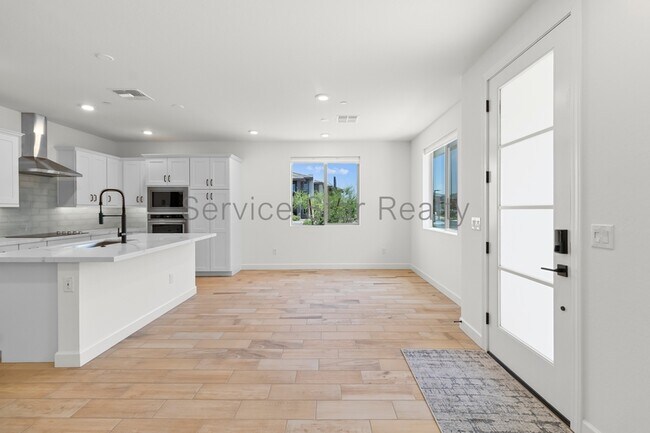 Building Photo - 2121 W Sonoran Desert Dr