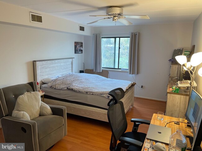 Foto del edificio - 9906 Bustleton Ave
