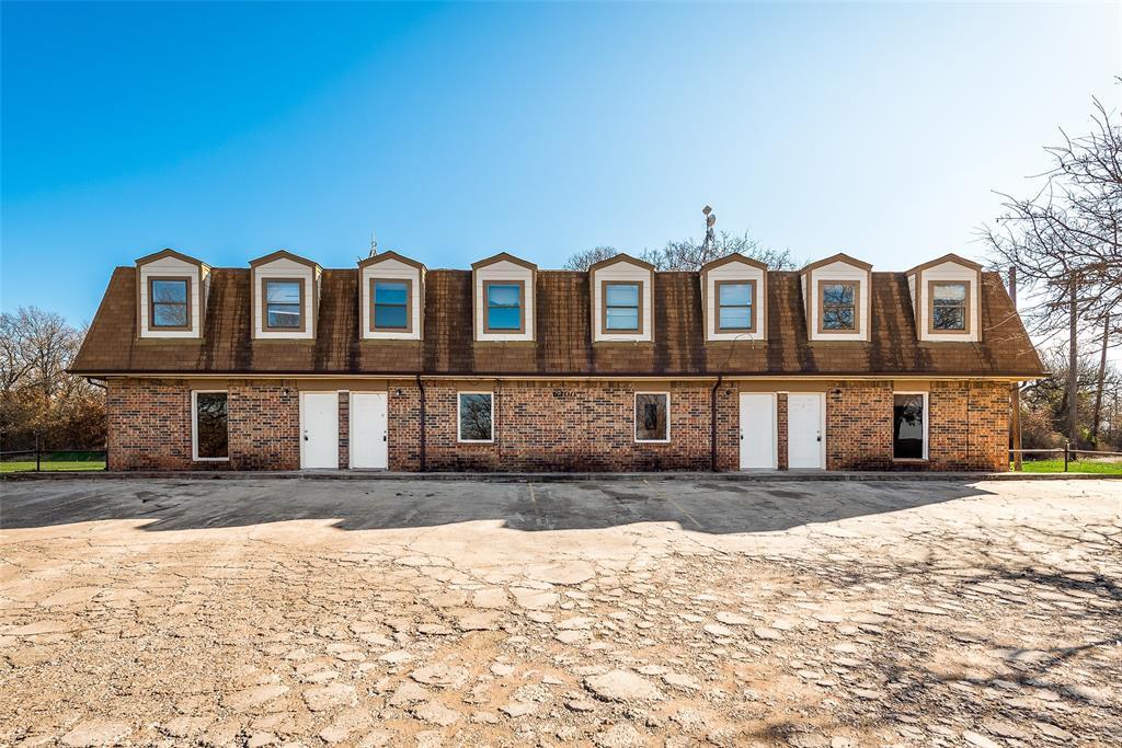 6300 Midway Rd Unit B, Springtown, TX 76082 Apartment for Rent in Springtown, TX