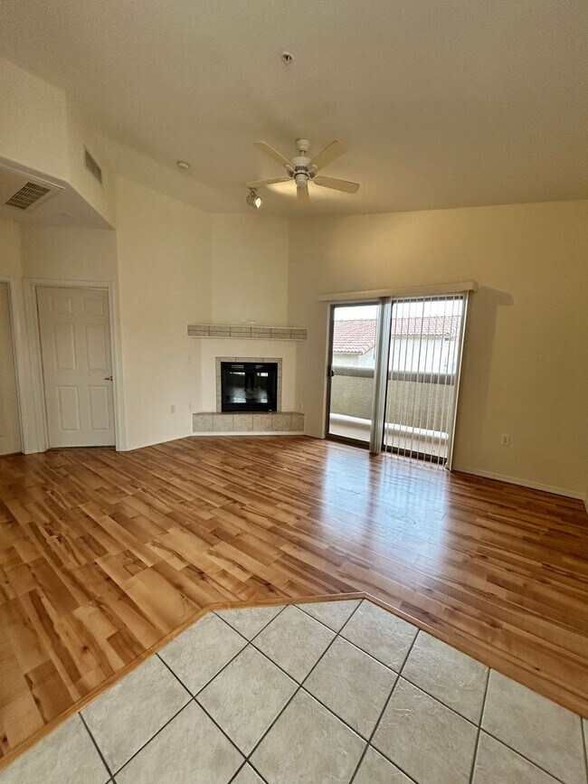 Building Photo - Gated Community Condo!