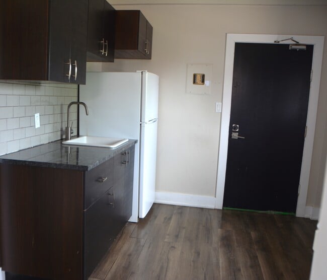 Building Photo - 292 Welland Ave