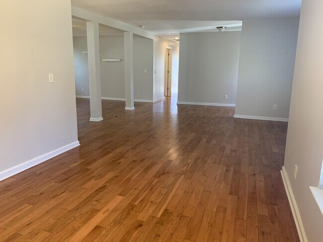 Building Photo - 204 Red Fox Run