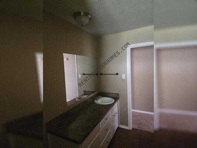 Building Photo - 7448 Van Natta Fort worth TX 76112