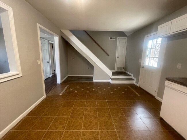 Building Photo - 4 bedroom 2 full bath home available now!