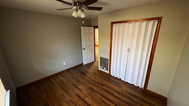 Foto del edificio - 77 Navy Dr