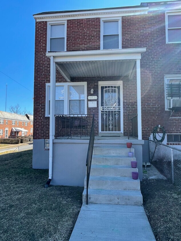 Primary Photo - 2541 W Cold Spring Ln