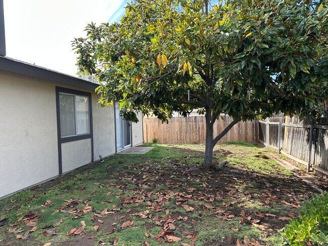 Foto del edificio - 1371 Marline Ave