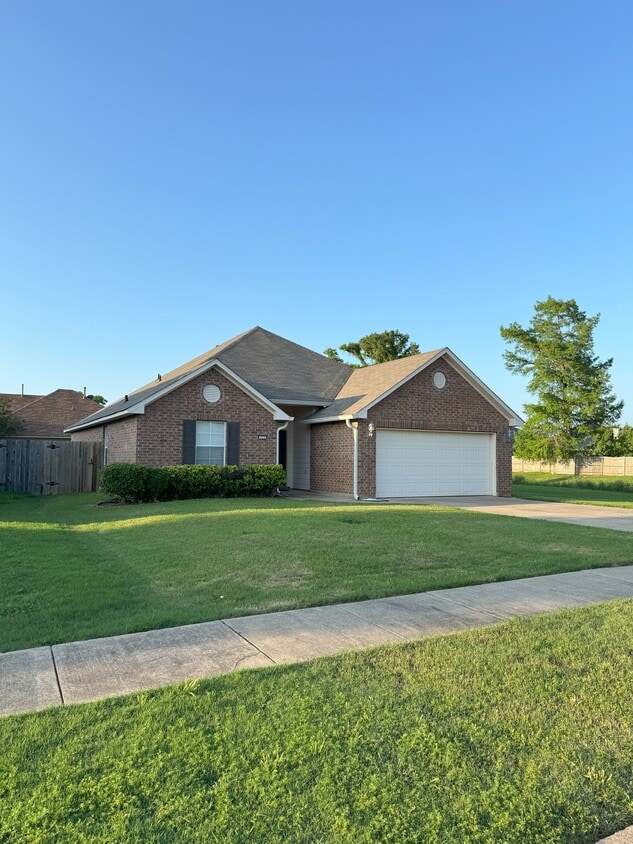 Primary Photo - 372 Gaston Ln