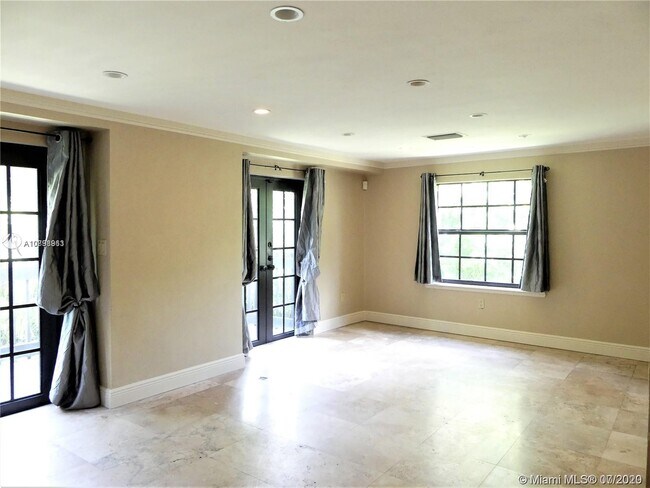 Building Photo - 2620 S Red Rd