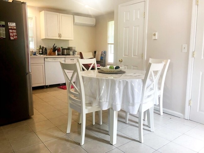 Building Photo - 257 Hudson St