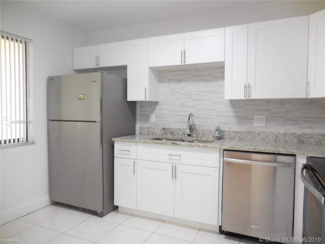 Primary Photo - 2 br, 2 bath Condo - 430 Lakeview Dr