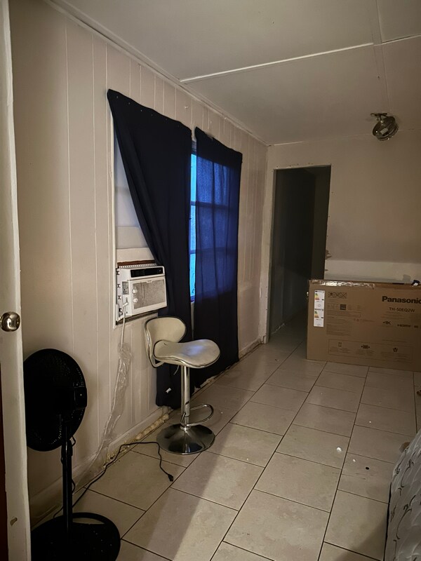 Building Photo - 650 W Tropicana Ct