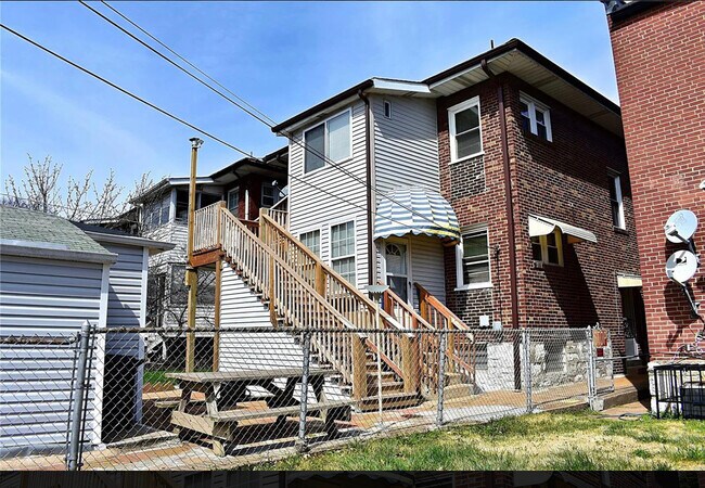 Building Photo - 5048 Mardel Ave