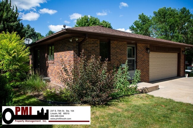 Building Photo - 3 Bedroom and 2 bathroom House for rent
